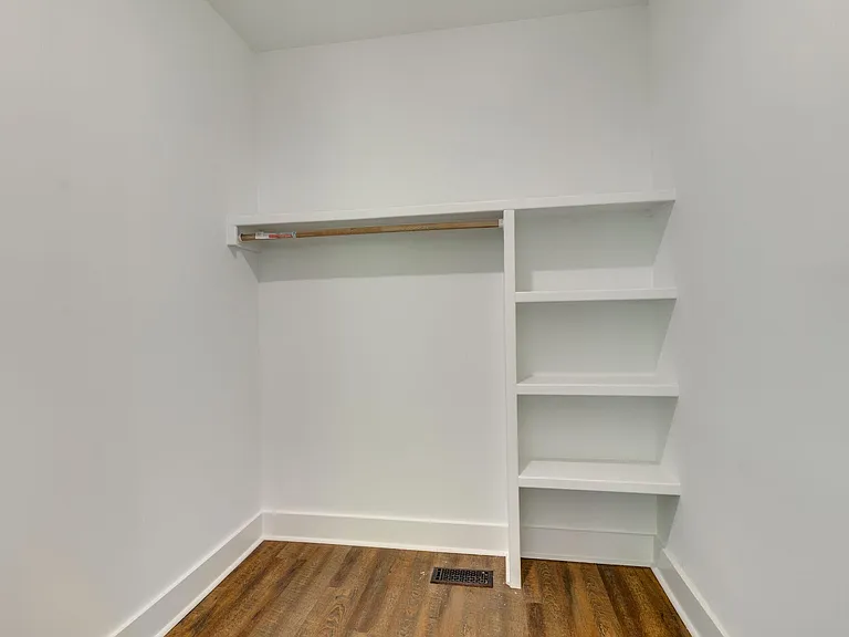 223 Walnut Ln — Photo 6