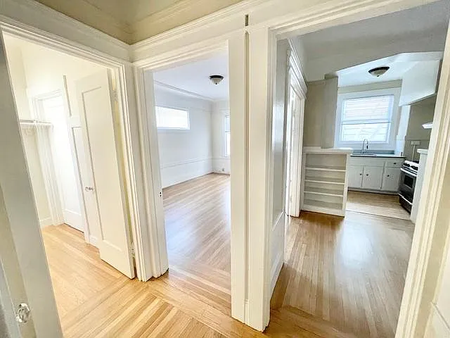 Building Photo - 400 Dolores St #8