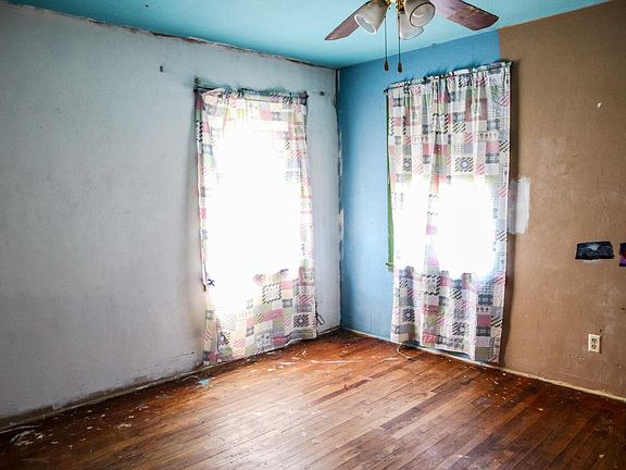 4th image of 3826 Maywood Dr S