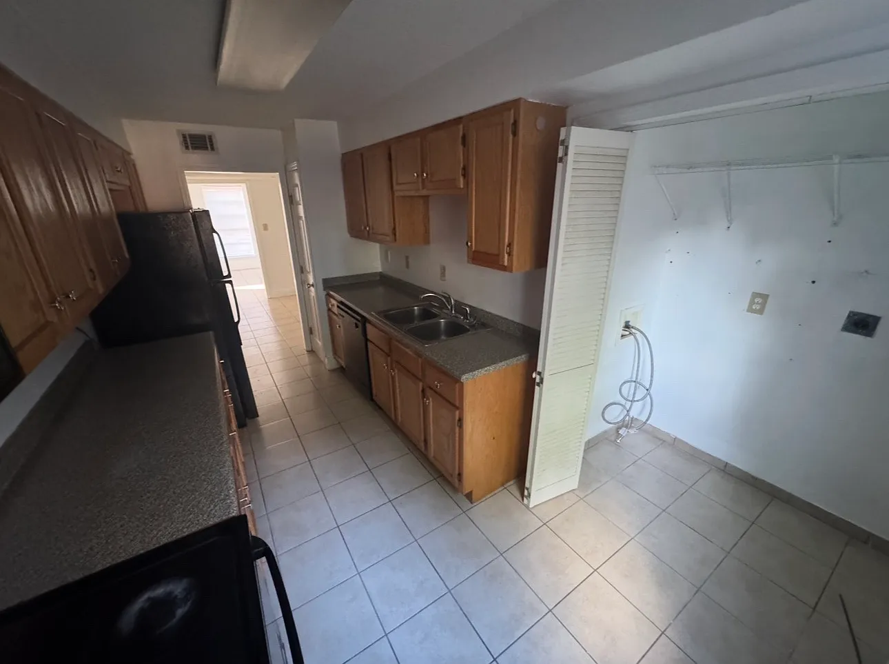 3 bed, 1500 sqft, $1,650 — Photo 2