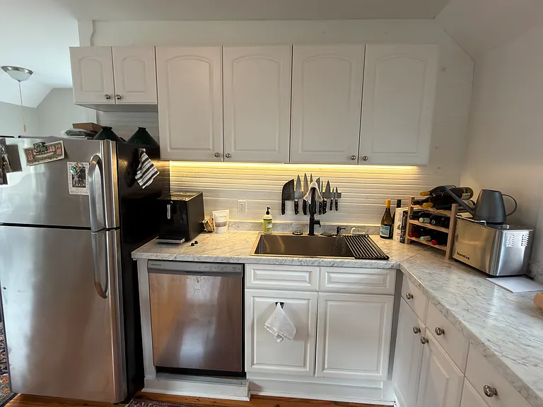 129 College St #4 — Photo 10