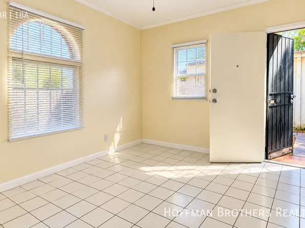 840 7/8 W 66th St, Los Angeles, CA