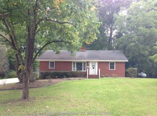 411 W Woodlawn Dr, Williamston, NC 27892