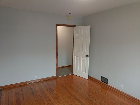 4th image of 449 Cedarcrest Ave #A