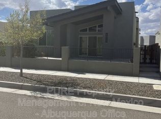 5913 Witkin St SE, Albuquerque, NM 87106
