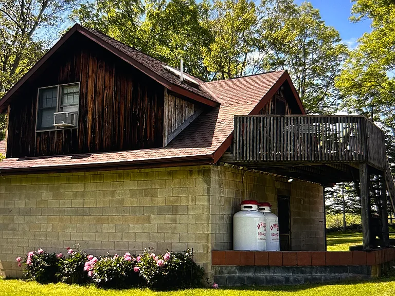 Stand alone apartment above a 2 car garage with propane gas heat paid my tenant.