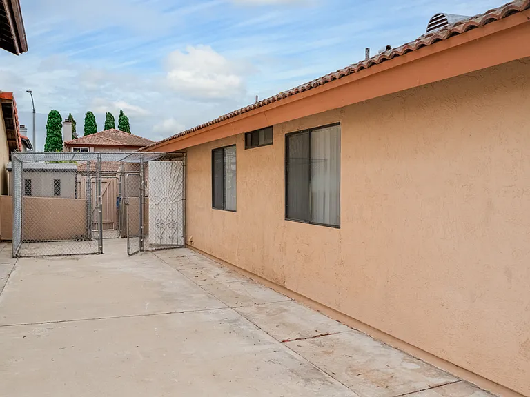 1090 Winding Oak Dr — Photo 28
