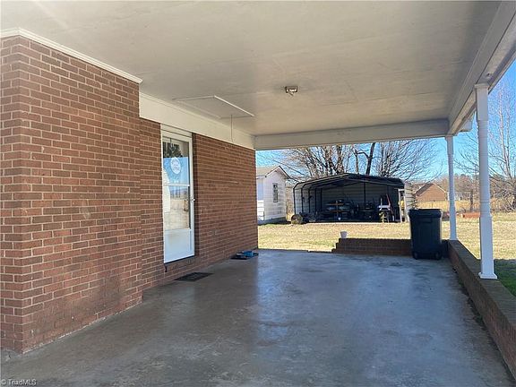 5th image of 547 Belvue Dr