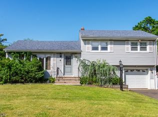 4 Berkley Ct, Wayne, NJ 07470