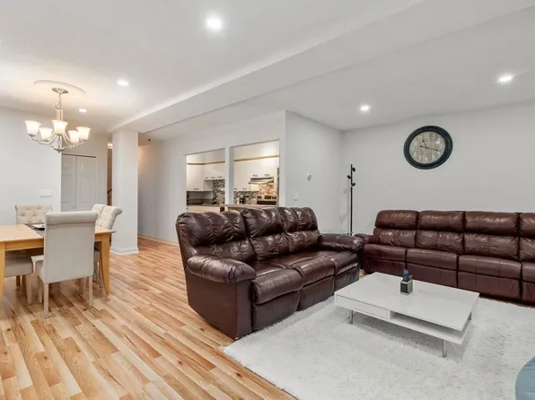 200 Market St APT 113, Lowell, MA 01852