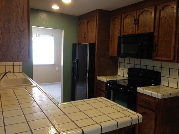5th image of 216 Louette Ct