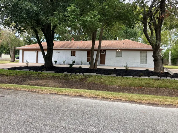 2301 Williams Dr, La Marque, TX 77568