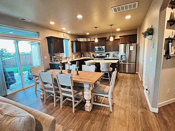 5th image of 3533 Carnelian St