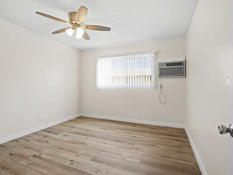 10326 Western Ave #203 — Photo 7