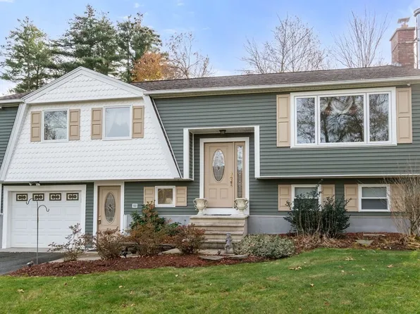 53 Causeway St, Hudson, MA 01749