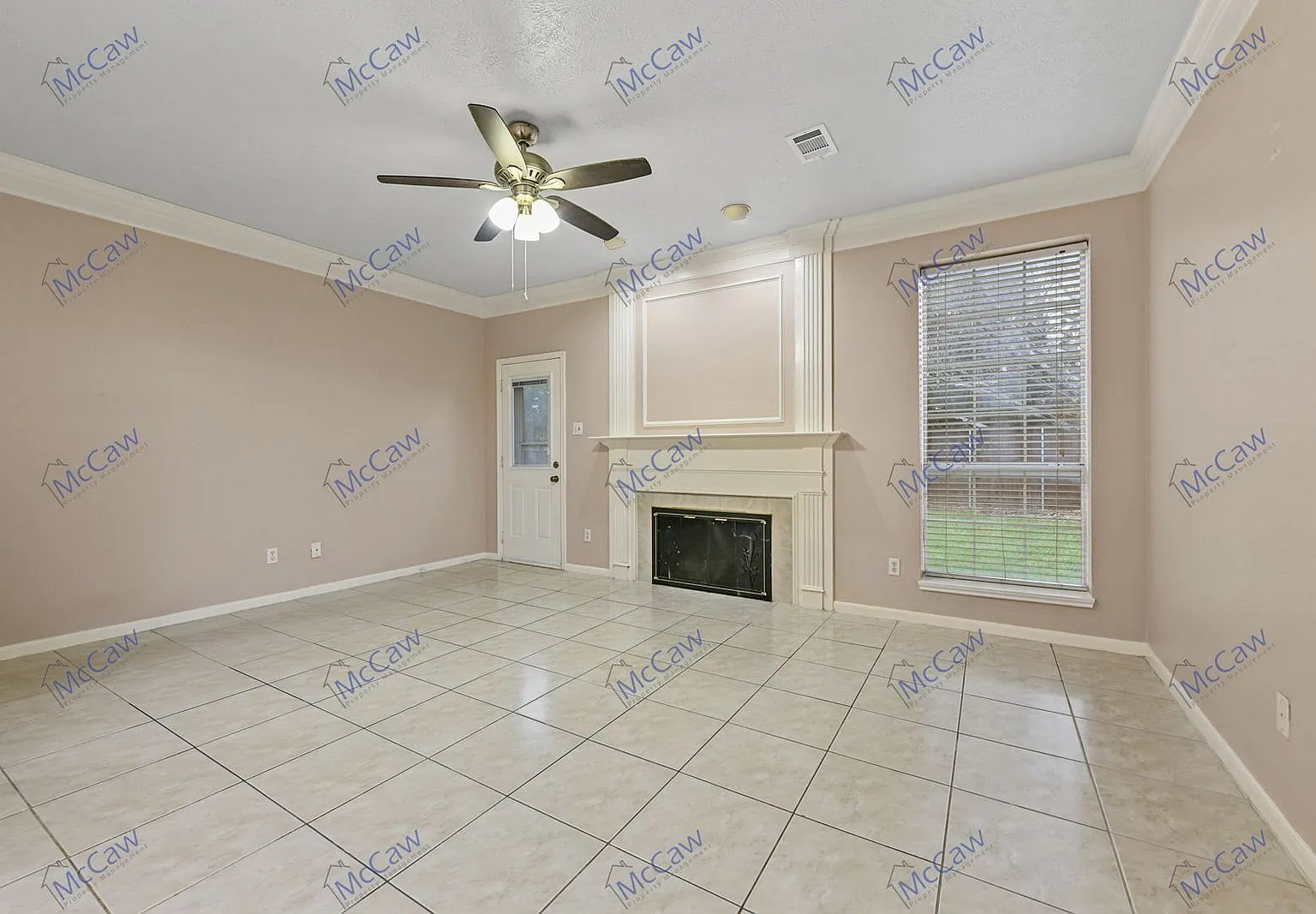 4 bed, 2.5 bath, 3006 sqft, $3,095 — Photo 4