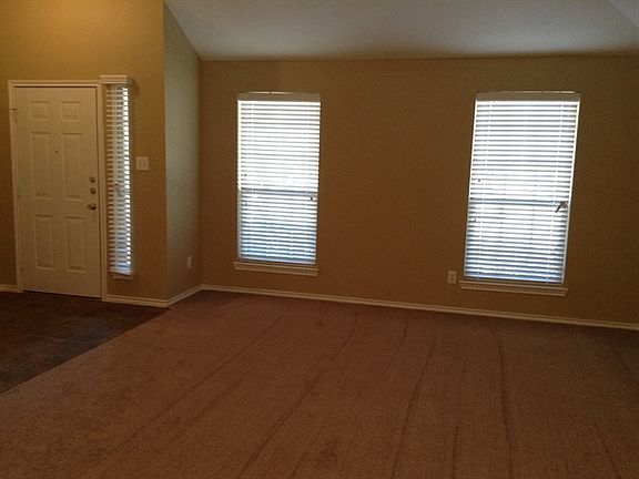 2nd image of 2771 Sweetbriar Ln