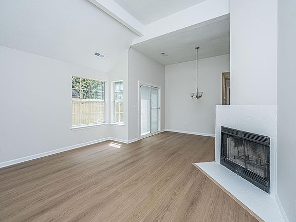 5th image of 108 Palm Ct