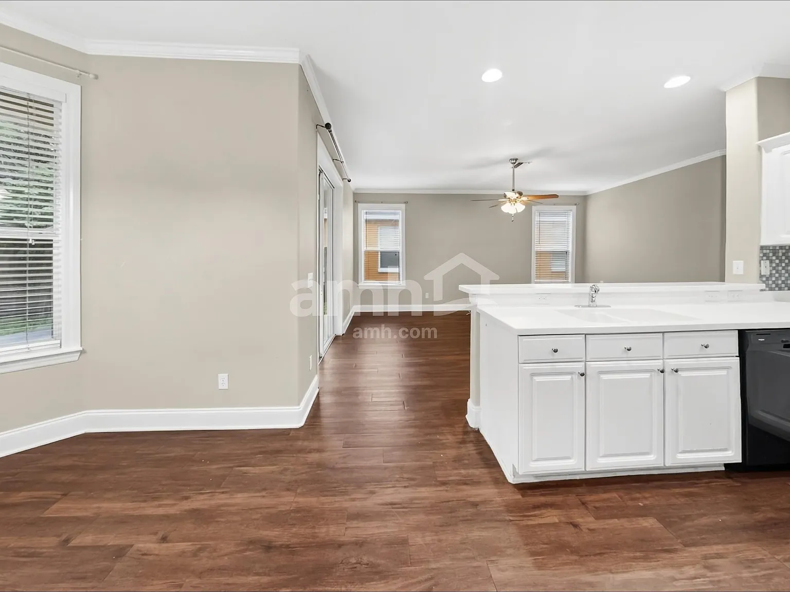 4 bed, 2.5 bath, 2867 sqft, $3,695 — Photo 4