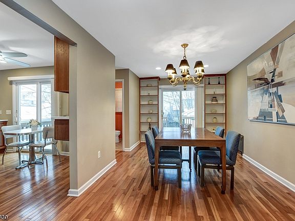 4th image of 28 Rosedale Ave