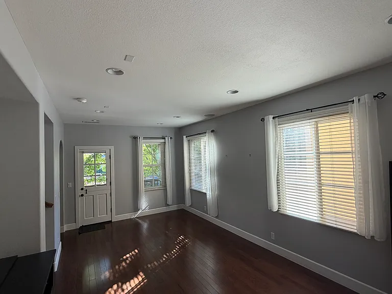 1179 Campbell Ave — Photo 10