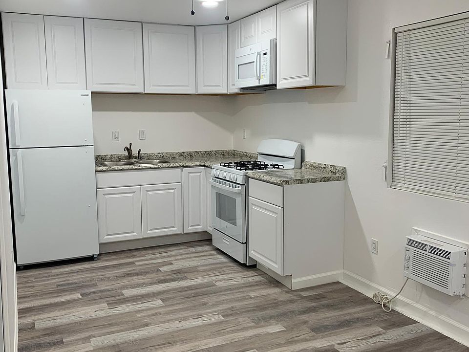 1st image of 753 Oaklawn Ave #1