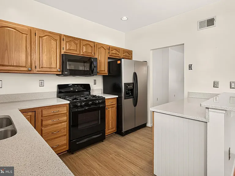 14637 Stream Pond Dr — Photo 16