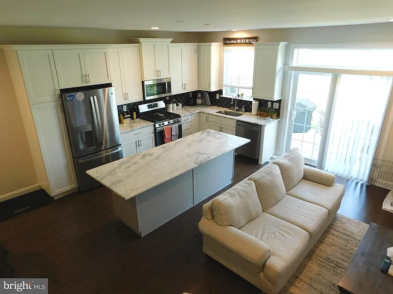 16740 River View Cir — Photo 9