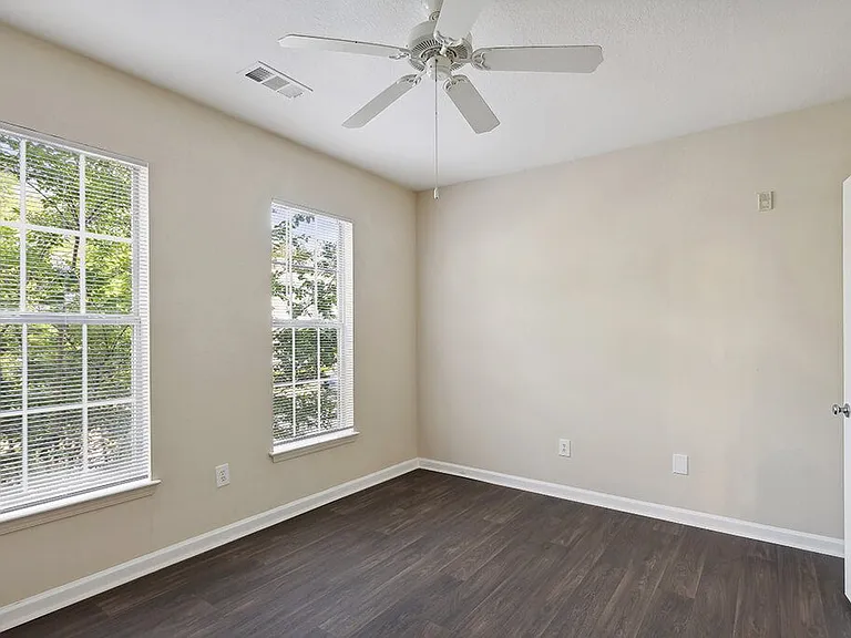 Lakeside Vista Apartments — Photo 6