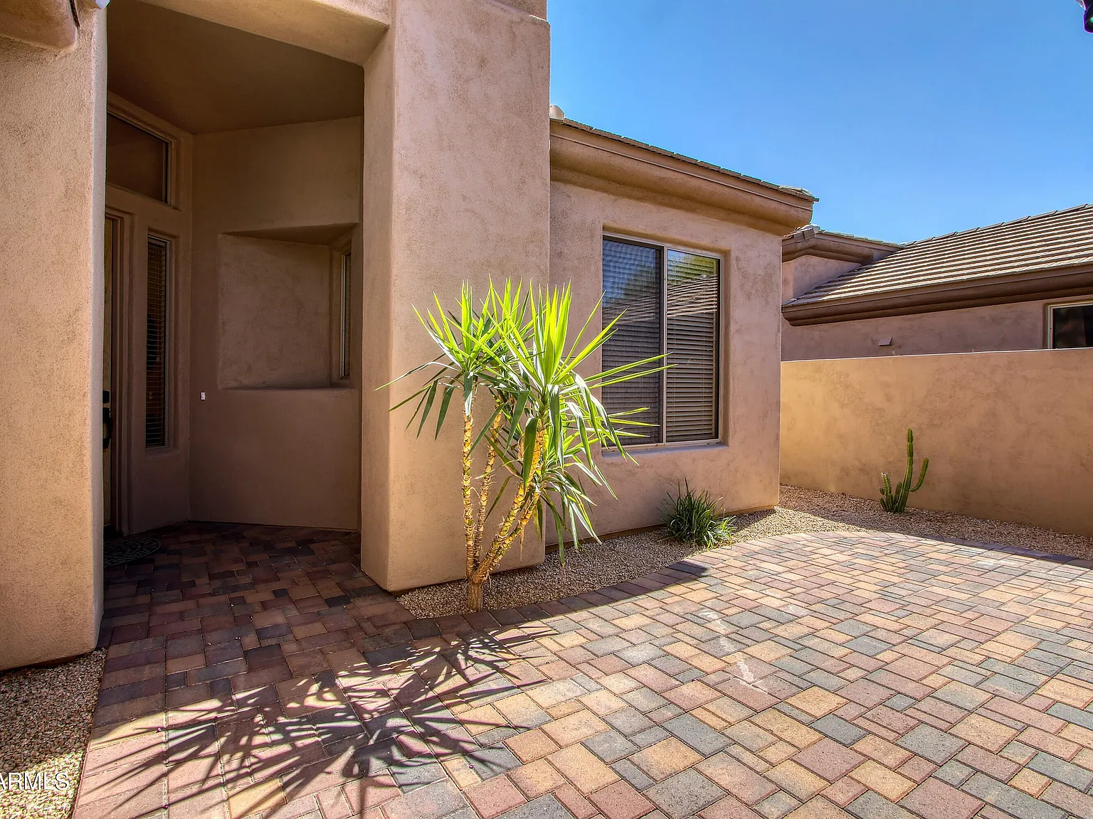 3 bed, 3.0 bath, 1973 sqft, $2,600 — Photo 3