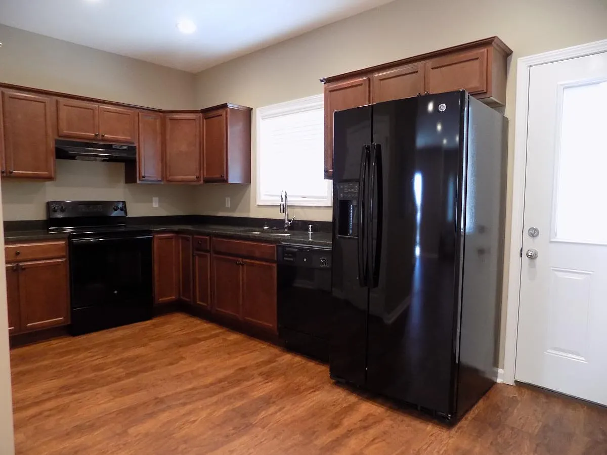 2 bed, 1.5 bath, 1000 sqft, $995 — Photo 2