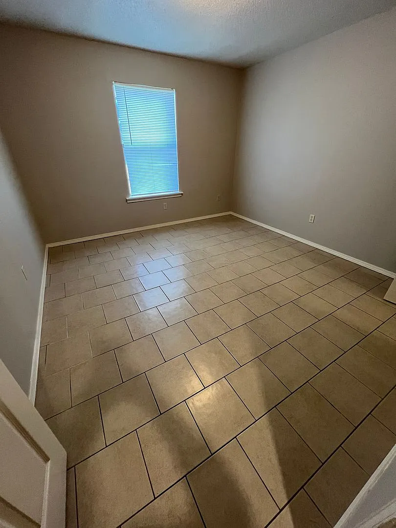 2301 Alma Blvd — Photo 4