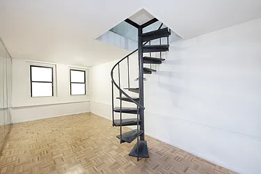 Rented by R New York