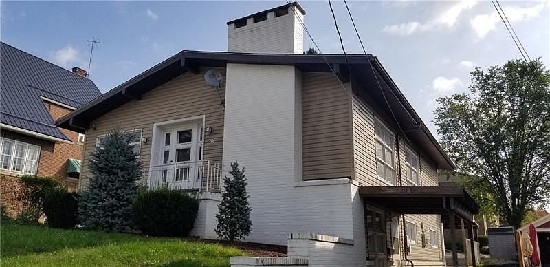 1st image of 427 Center Ave