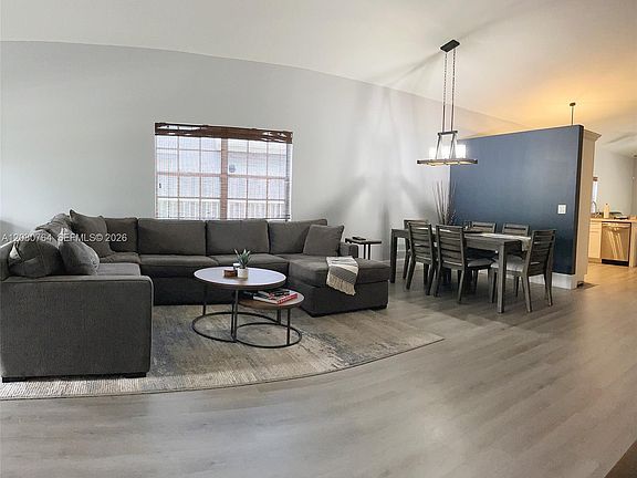 5th image of 6384 Lansdowne Cir