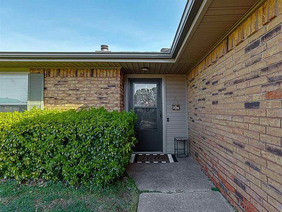 2nd image of 900 E Brooke Ave