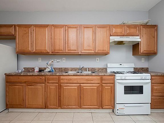 2nd image of 457 Nye Ave #A1a