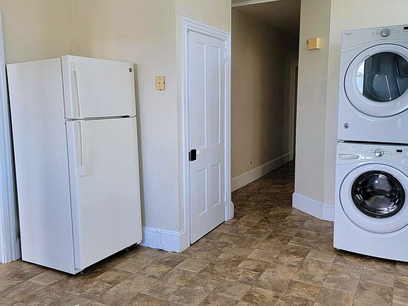 4th image of 2 E Locust St APT 2