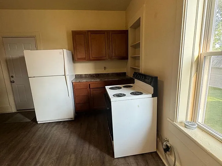 232 N Nash St — Photo 6
