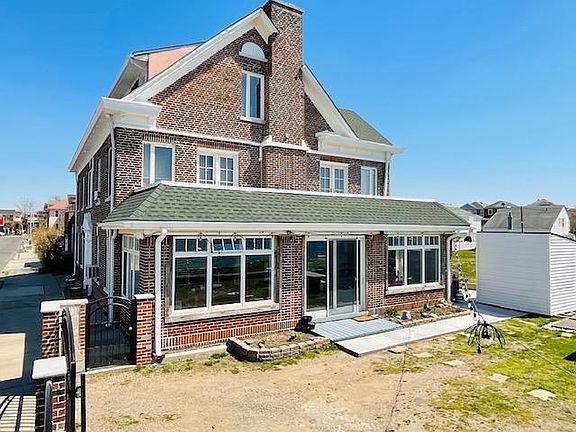 5th image of 4703 Beach 47 St