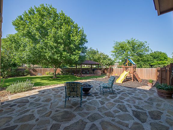 3rd image of 2241 Windsor Pl