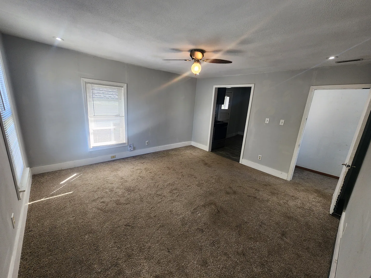2 bed, 700 sqft, $1,250 — Photo 3