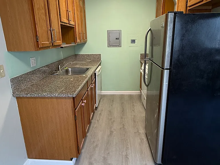 100 Elm St — Photo 10