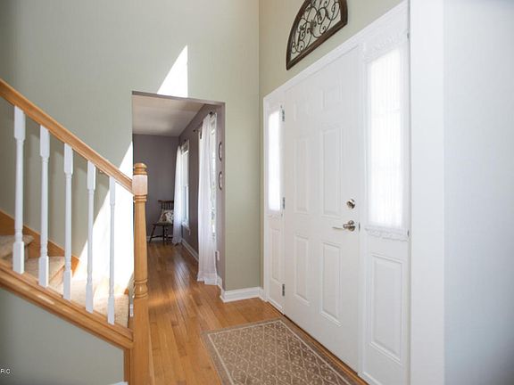 4th image of 4263 Buttercup St