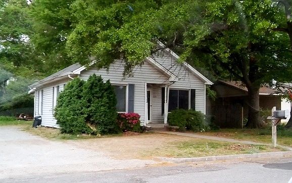 2nd image of 433 Reynolds Ave