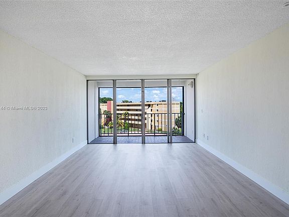 3rd image of 9210 Fontainebleau Blvd APT 505