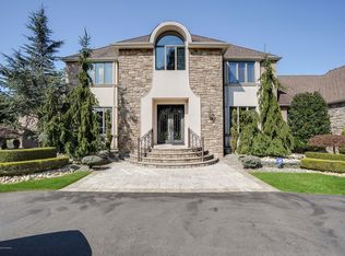 4 Harvest Ln, Freehold, NJ 07728