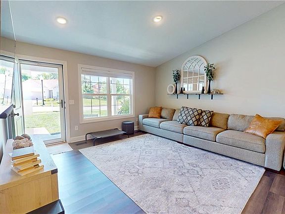 2nd image of 3209 Sheffield Ln