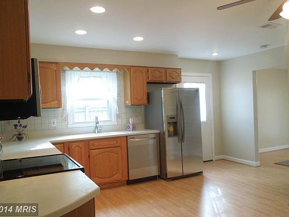 3rd image of 1606 E Jefferson Ct