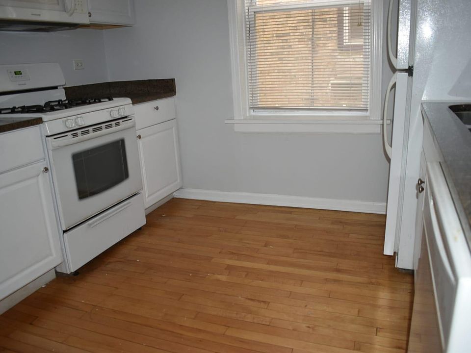 1st image of 6428 N Rockwell St #1